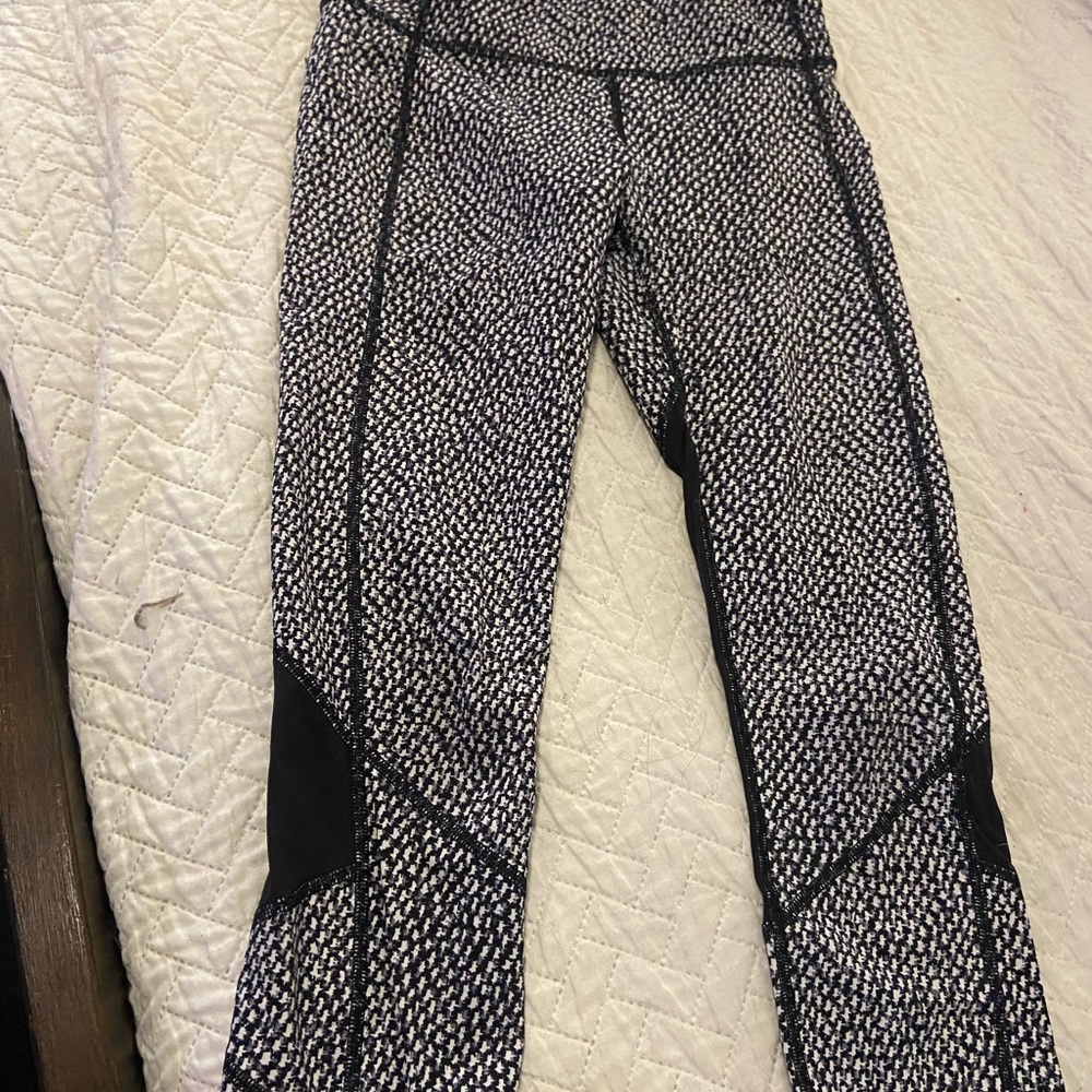 Lululemon cropped leggings size 4